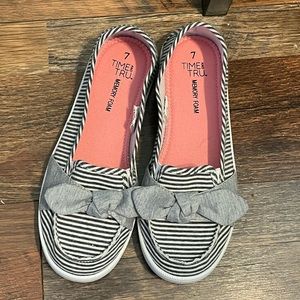 💜GENTLY WORN Time&Tru size 7 slip on shoes💜